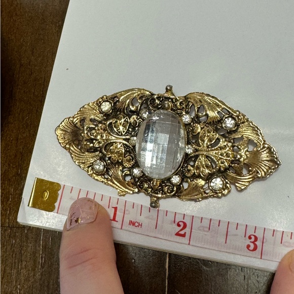 Large gold tone Hollywood Regency brooch pin clear rhinestones - Picture 6 of 7